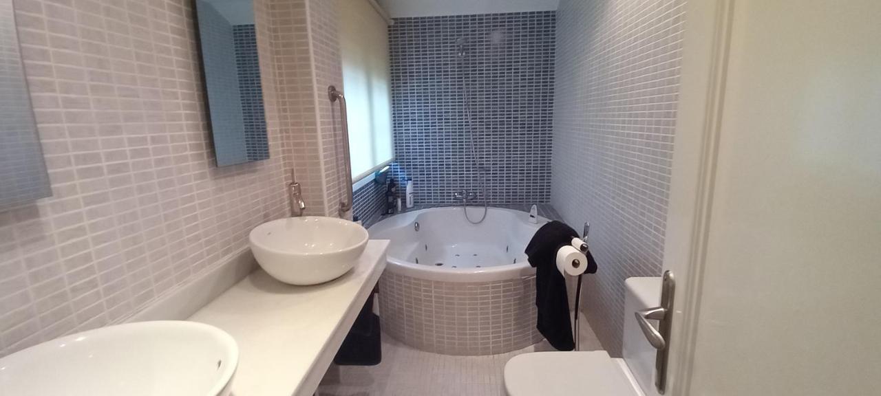 Chalet Con Piscina, Sauna Y Jacuzzi Cerca Del Mar A Media Hora De Bilbao Y Santander El Puente  Exteriör bild