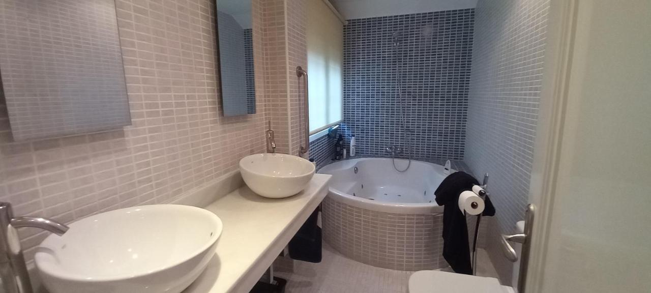 Chalet Con Piscina, Sauna Y Jacuzzi Cerca Del Mar A Media Hora De Bilbao Y Santander El Puente  Exteriör bild